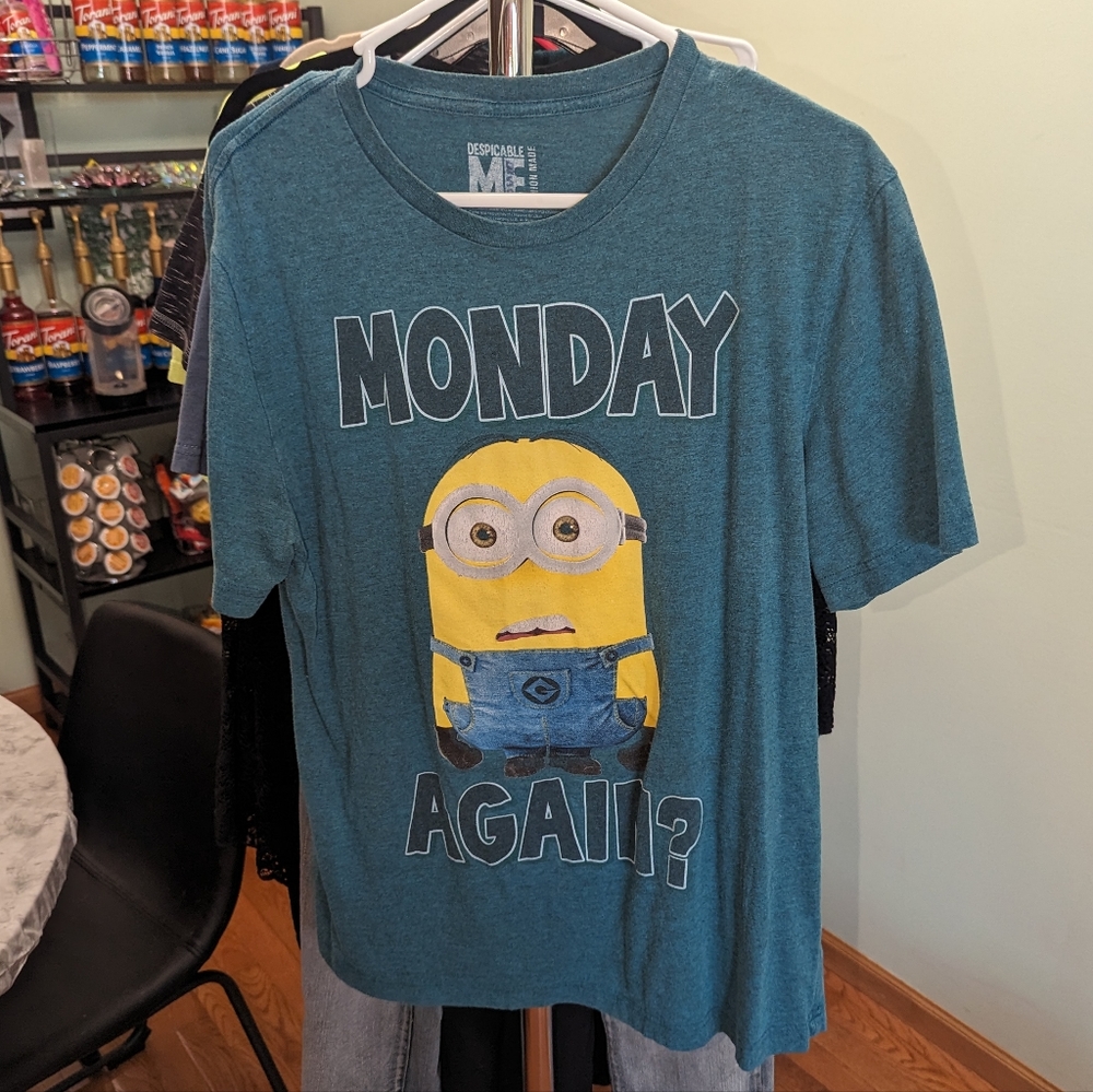 💙Despicable me Monday again short sleeve shirt -Large